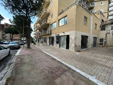 Foto Attività commerciale in viale Aldo Moro, Favara di 105 m² con 1 locali