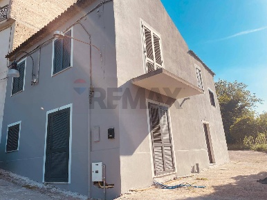 Foto Case semi ndipendenti a Solopaca di 170 m² con 8 locali in vendita