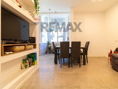 Foto Appartamento in Via Paestum 41, Roma Quadraro di 82 m² con 3 locali