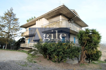 Foto Casa indipendente in VIA FERRETTI, Spinetoli di 450 m² con 9 locali