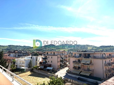 Foto Attico in Via Roma 70, Martinsicuro Centro di 190 m² con 6 locali