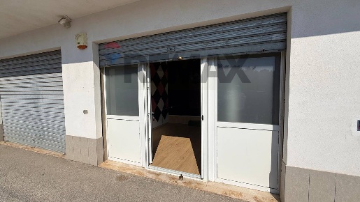 Foto Posti auto in Via Monsignor D'addario 12, Vieste di 30 m² con 1 locali