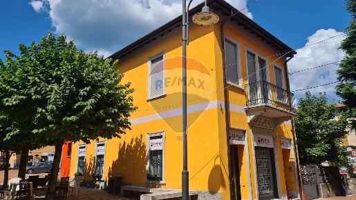 Foto Appartamento in Via Roma 41, Viggiù Centro di 85 m² con 3 locali
