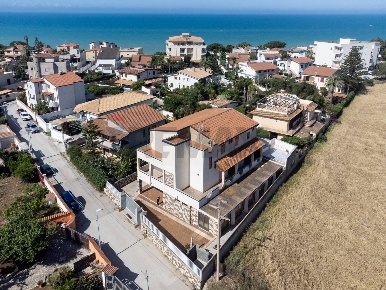 Foto Casa indipendente in Via Giuliano Alaimo 23, Agrigento di 520 m²