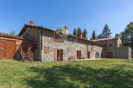 Foto Rustico in Piazza Matteotti 3, Loro Ciuffenna Centro di 955 m²