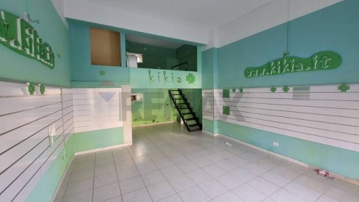 Foto Locale commerciale in Corso Vittorio Veneto 87, Favara di 43 m²