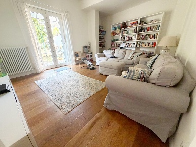 Foto Casa indipendente a Poggibonsi Centro di 200 m² con 7 locali