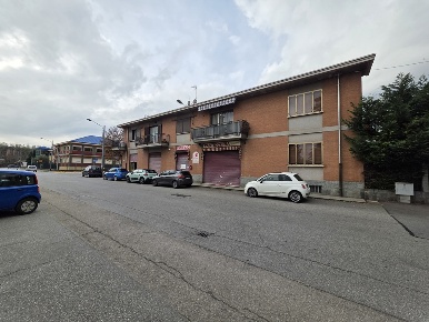 Foto Negozio a Alpignano di 337 m² con 9 locali in vendita