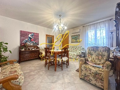 Foto Appartamento a Bibbona Centro di 110 m² con 7 locali in vendita
