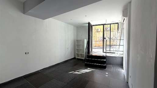 Foto Negozio in Via Aurelio Saffi, Albano Laziale Centro Storico di 23 m²
