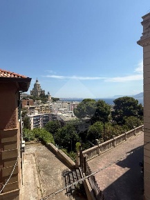 Foto Appartamento in Via Dina e Clarenza, Messina di 90 m² con 3 locali
