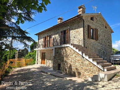 Foto Casale a Assisi di 140 m² con 6 locali in vendita