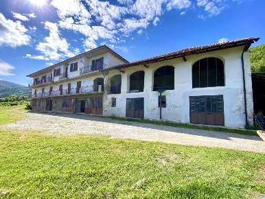 Foto Casale in Frazione Robertiero 14, Gorzegno di 581 m² in vendita