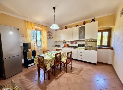 Foto Case semi ndipendenti a San Marcello Piteglio di 207 m² con 9 locali