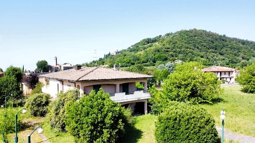 Foto Villa singola in Via MARTINENGO 29, Rovato Centro di 500 m² in vendita