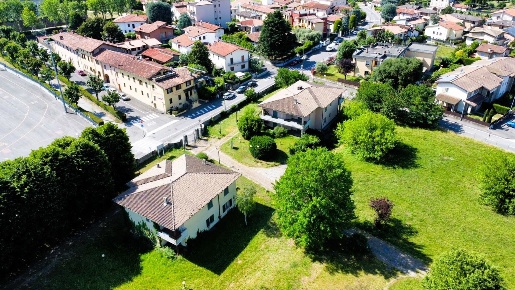 Foto Villa singola in Via MARTINENGO 31, Rovato di 470 m² con 15 locali