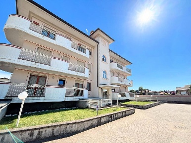 Foto Appartamento in Via Monte Bianco 12, Ossona Centro di 76 m² in vendita