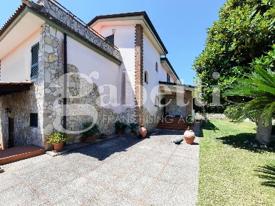 Foto Villa singola in Via Grotta Dell'Olmo 26, Giugliano in Campania