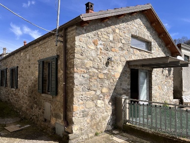 Foto Casa indipendente a Filattiera di 99 m² con 5 locali in vendita