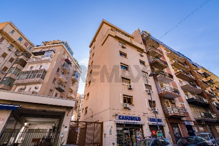 Foto Ufficio in Via Domenico Scina' 28, Palermo Borgo Vecchio di 75 m²