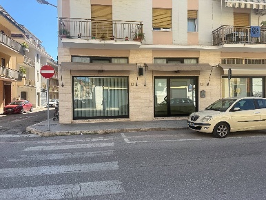 Foto Locale commerciale in Via Musone angolo Via Aniene, Porto d'Ascoli