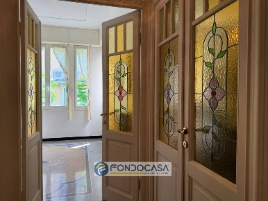 Foto Appartamento in via IV Novembre, Savona Centro Storico di 182 m²