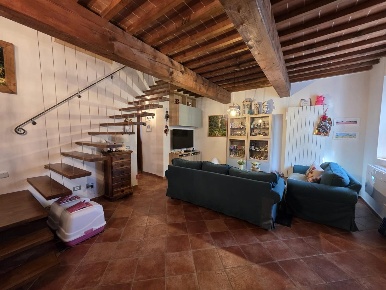 Foto Appartamento a Collesalvetti Centro di 143 m² con 5 locali in vendita