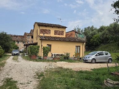 Foto Villa unifamiliare a Montecarlo Centro di 147 m² con 4 locali
