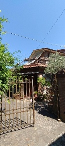 Foto Villa unifamiliare a Massa Centro di 130 m² con 5 locali in vendita