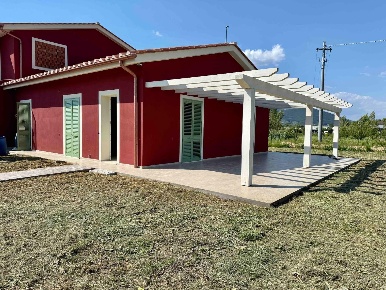 Foto Villa a schiera a Calcinaia di 140 m² con 6 locali in vendita