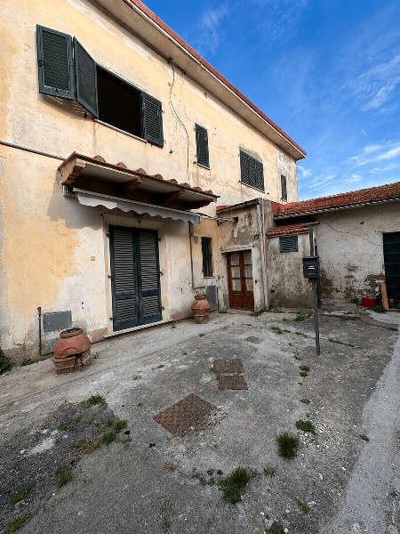 casa indipendente in vendita a Cascina in zona Navacchio