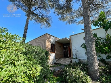Foto Villa unifamiliare a Tricase Centro di 3213 m² con 14 locali