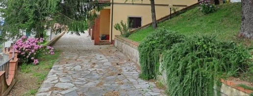 Foto Villa bifamiliare a Fosdinovo Centro di 80 m² con 4 locali in affitto