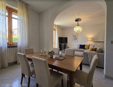 Foto Villa bifamiliare a Vicopisano Centro di 116 m² con 5 locali