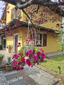Foto Villa unifamiliare a Santa Maria a Monte Centro di 190 m² con 6 locali