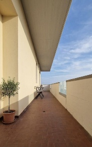 Foto Appartamento a Carrara Marina di Carrara di 104 m² con 5 locali