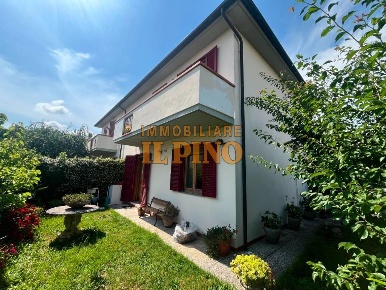 Foto Villa bifamiliare a Vicopisano Centro di 120 m² con 5 locali
