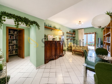 Foto Appartamento in Via Arenella, Napoli Arenella di 110 m² con 4 locali
