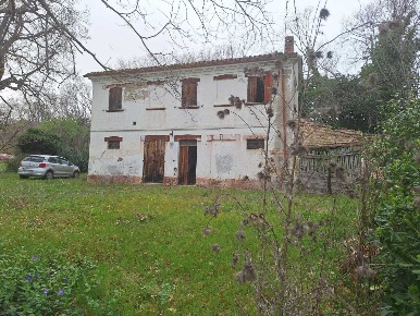 Foto Casale a Corinaldo Centro di 175 m² con 7 locali in vendita