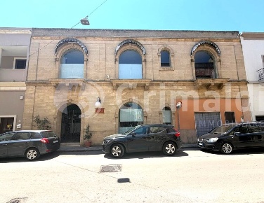 Foto Locale commerciale in Via Aldo Moro, Tuglie di 240 m² con 5 locali