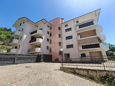 Foto Appartamento in STRAMPELLI, L'Aquila Paganica - Tempera di 55 m²