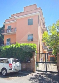Foto Casa indipendente in VIA DEL FORTE BOCCEA, Roma Boccea di 600 m²