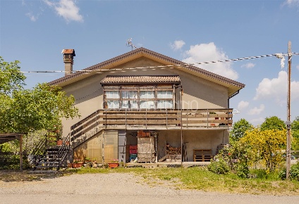 Foto Casa indipendente a Frassinoro Centro di 360 m² con 8 locali
