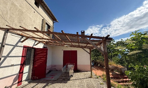 Foto Appartamento a Mendicino Rizzuto di 275 m² con 8 locali in vendita