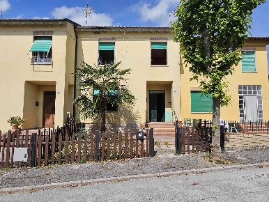 Foto Villa a schiera a San Severino Marche Centro di 84 m² con 3 locali