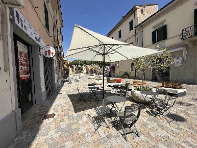 Foto Attività commerciale a Cecina Cecina Centro di 25 m² con 2 locali