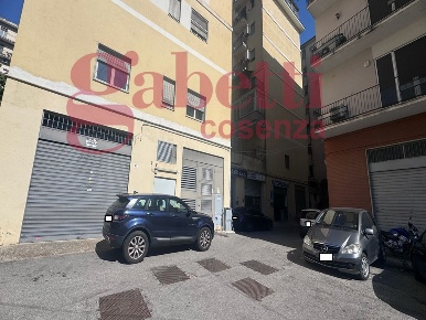 Foto Magazzino in Via COSENZA VIA PIETRO COLLETTA SNC, Cosenza di 733 m²