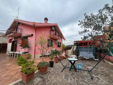 Foto Villa singola in Strada Colle Nocello 26, Tivoli di 180 m² in vendita