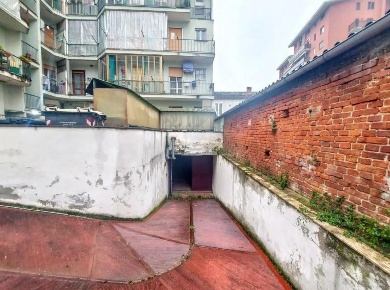 Foto Box a Alessandria Borgo Rovereto - Piscina di 235 m² con 1 locali