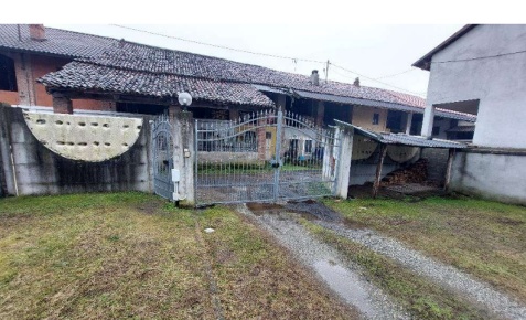 Foto Appartamento a Vische di 251 m² con 6 locali in vendita